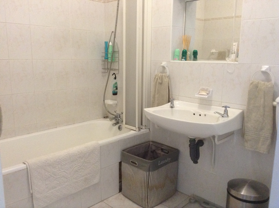 To Let 1 Bedroom Property for Rent in Summerstrand Eastern Cape